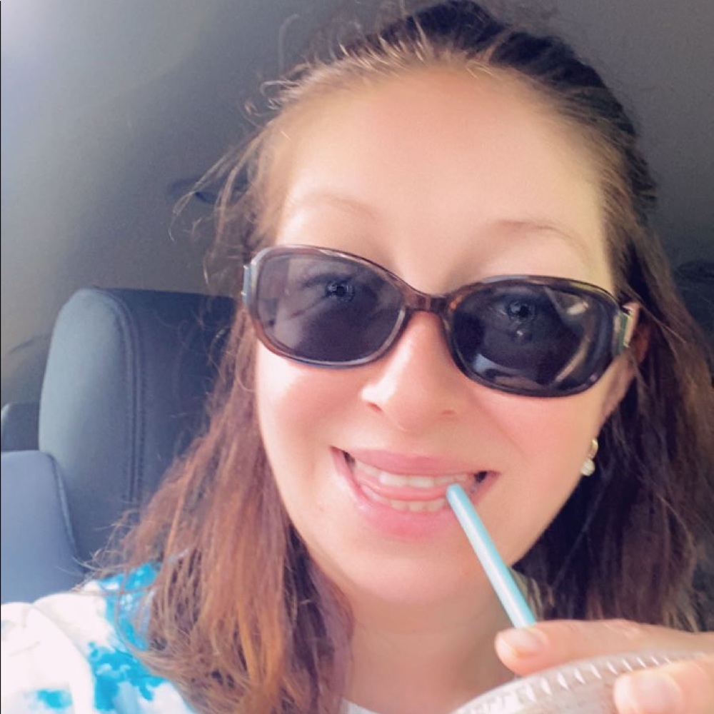 Meet your Posher, Leticia
